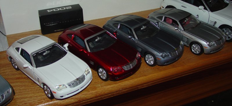 Motor Max Chrysler Crossfires 1/24