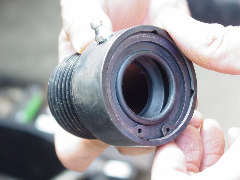 Axle tube end seal